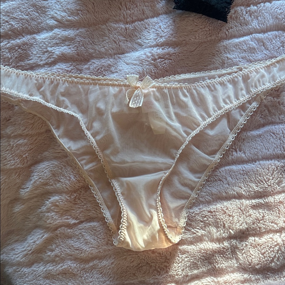 Victoria’s Secret L panty bundle NWT - Picture 10 of 13